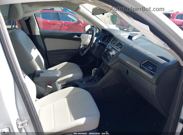 3VV2B7AX7JM069520 2018 VOLKSWAGEN TIGUAN White Vista interior delantera