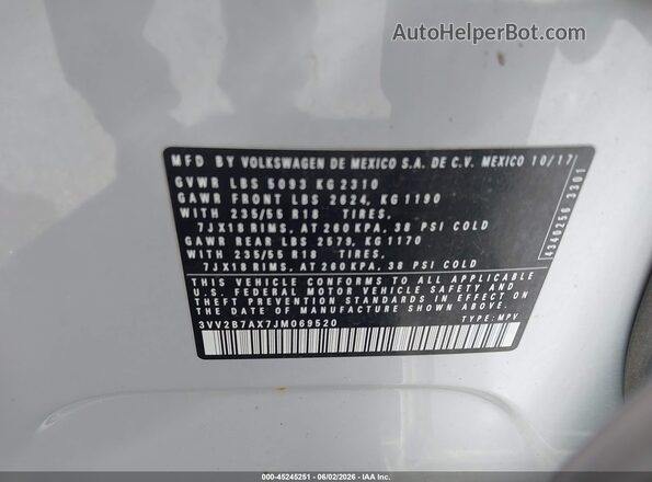 3VV2B7AX7JM069520 2018 VOLKSWAGEN TIGUAN White Vista del compartimento del motor