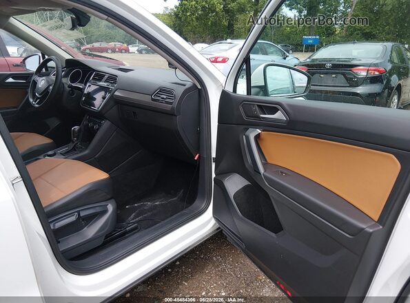 3VV2B7AX7KM101402 2019 VOLKSWAGEN TIGUAN Белый Вид салона спереди