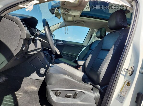 3VV2B7AX7LM002449 2020 VOLKSWAGEN TIGUAN White Front interior view