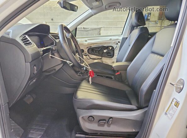 3VV2B7AX7NM126711 2022 VOLKSWAGEN TIGUAN White Front interior view