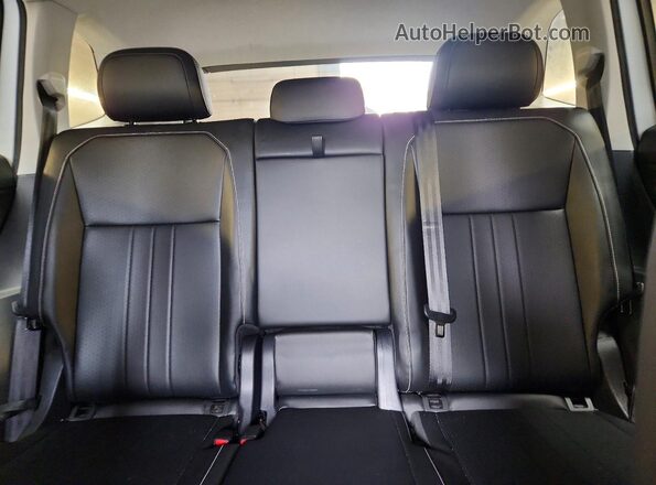 3VV2B7AX7NM126711 2022 VOLKSWAGEN TIGUAN White Rear seats view