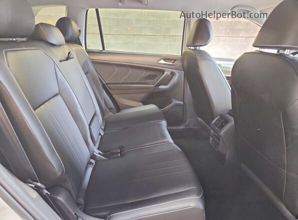 3VV2B7AX7NM126711 2022 VOLKSWAGEN TIGUAN White Rear interior view