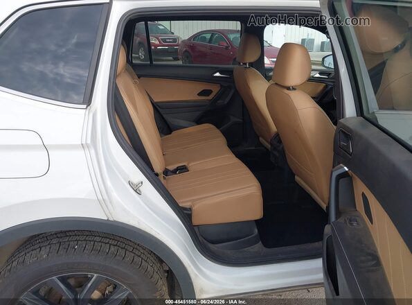 3VV2B7AX7NM164911 2022 VOLKSWAGEN TIGUAN White VIN կոդի պիտակի տեսք