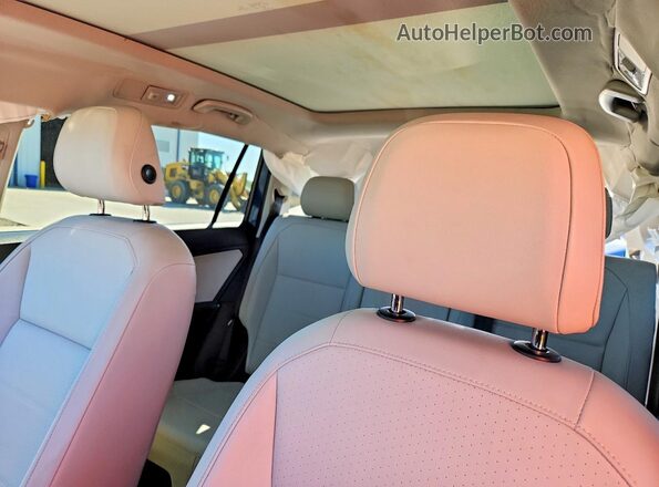 3VV2B7AX8KM006993 2019 VOLKSWAGEN TIGUAN Blue Widok tylnych siedzeń