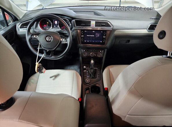 3VV2B7AX8KM081838 2019 VOLKSWAGEN TIGUAN Silver 