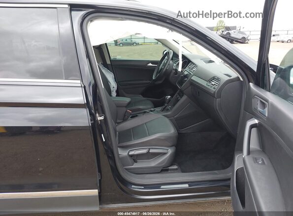 3VV2B7AX8LM017817 2020 VOLKSWAGEN TIGUAN Черный Вид салона спереди