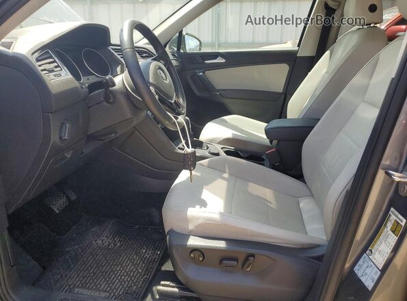 3VV2B7AX8LM043043 2020 VOLKSWAGEN TIGUAN Серый Вид салона спереди
