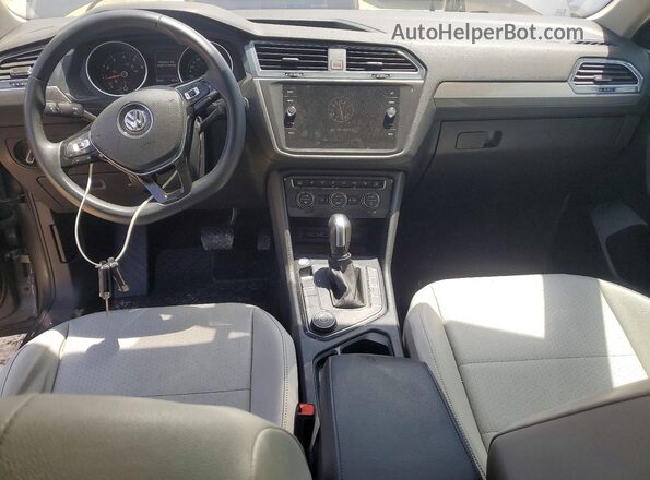 3VV2B7AX8LM043043 2020 VOLKSWAGEN TIGUAN Серый Вид панели приборов