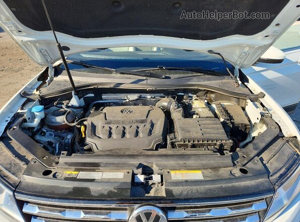 3VV2B7AX8MM143239 2021 VOLKSWAGEN TIGUAN White Vista del compartimento del motor