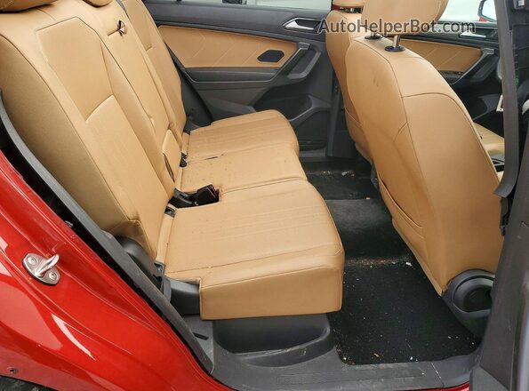 3VV2B7AX8NM125325 2022 VOLKSWAGEN TIGUAN Red უკანა სავარძლების ხედი