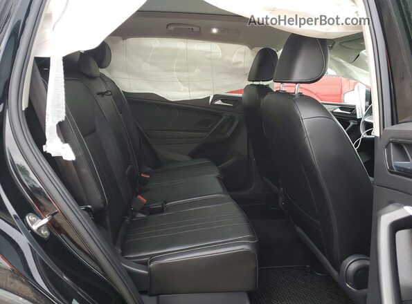 3VV2B7AX8NM129259 2022 VOLKSWAGEN TIGUAN Черный Вид задней части салона