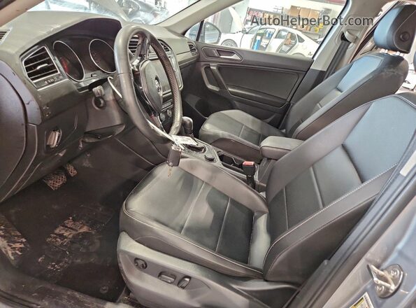 3VV2B7AX9MM083620 2021 VOLKSWAGEN TIGUAN Gray Front interior view