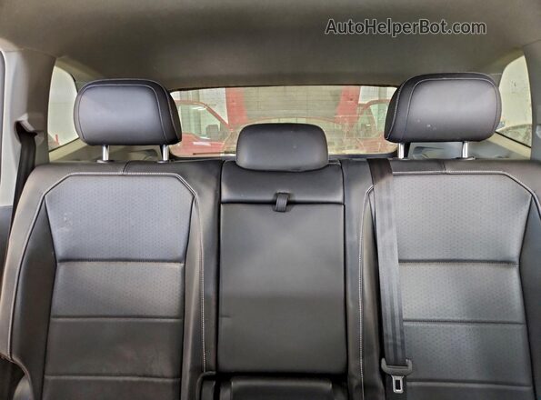 3VV2B7AX9MM083620 2021 VOLKSWAGEN TIGUAN Gray Rear seats view