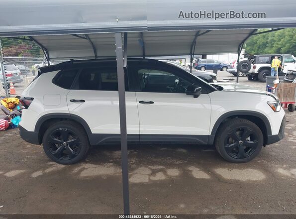 3VV2C7B22SM045532 2025 VOLKSWAGEN TAOS White უკანა სალონის ხედი