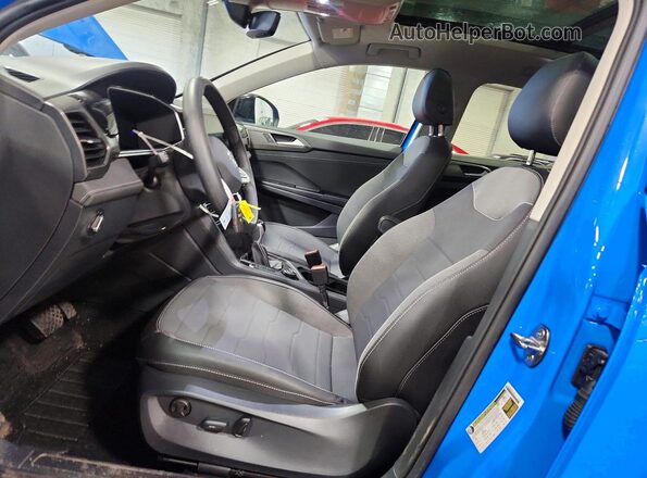 3VV2C7B23SM006173 2025 VOLKSWAGEN TAOS Синий Вид салона спереди