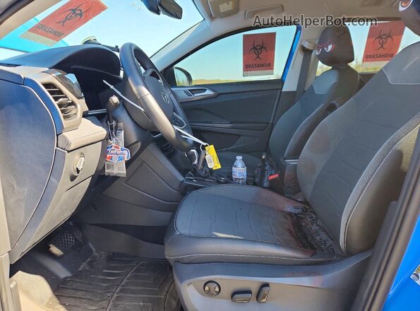 3VV2C7B28SM014317 2025 VOLKSWAGEN TAOS Blue Vista interior delantera