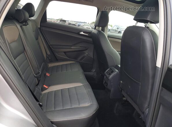 3VV2X7B20NM072950 2022 VOLKSWAGEN TAOS Серебряный Вид задних сидений