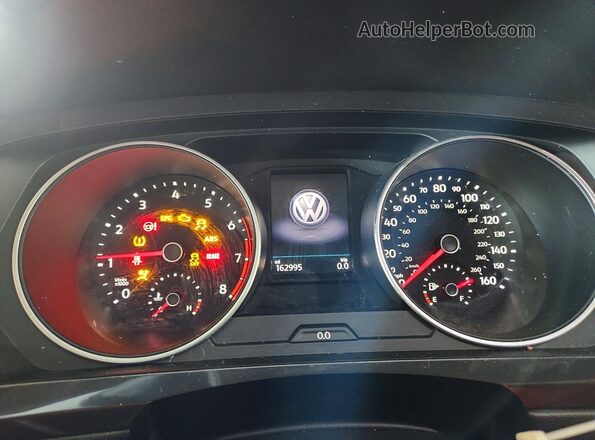3VV3B7AX0JM043877 2018 VOLKSWAGEN TIGUAN Gray 