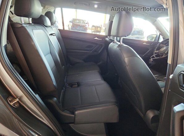 3VV3B7AX0JM043877 2018 VOLKSWAGEN TIGUAN Gray 