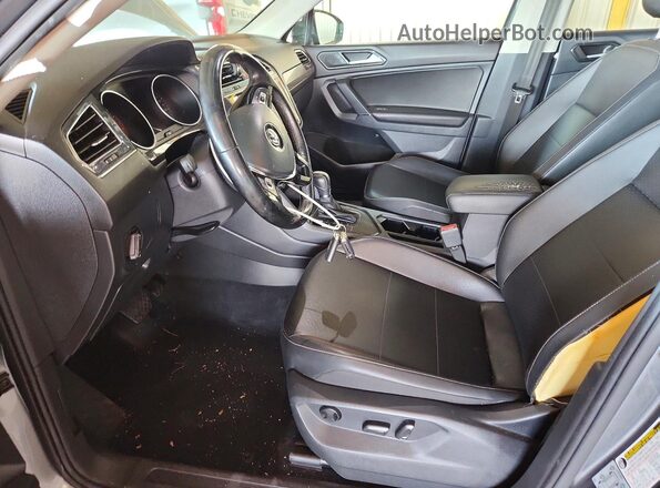 3VV3B7AX0JM043877 2018 VOLKSWAGEN TIGUAN Gray 