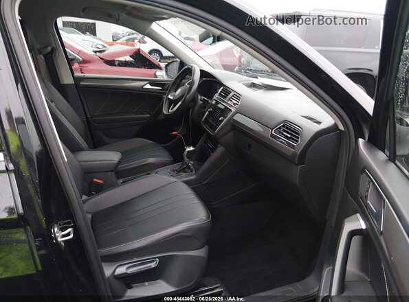 3VV3B7AX0NM124545 2022 VOLKSWAGEN TIGUAN Черный Вид салона спереди