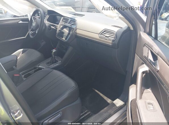 3VV3B7AX0PM139422 2023 VOLKSWAGEN TIGUAN Silver წინა სალონის ხედი