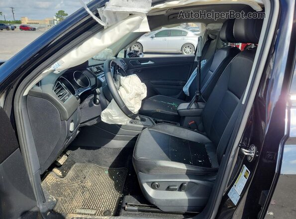 3VV3B7AX1JM008748 2018 VOLKSWAGEN TIGUAN Black Front interior view