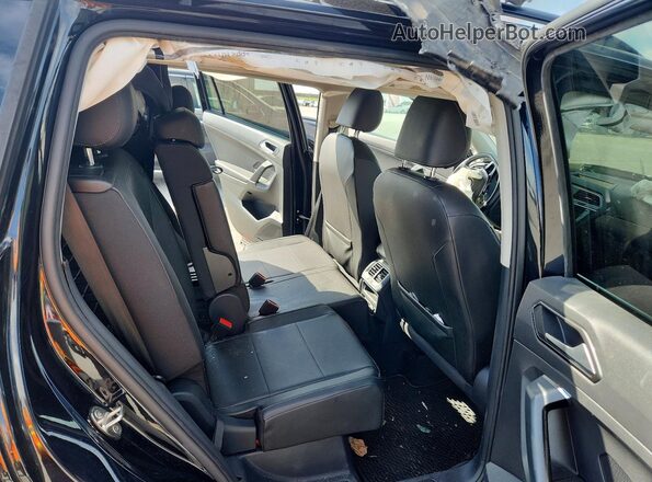 3VV3B7AX1JM008748 2018 VOLKSWAGEN TIGUAN Black Rear seats view