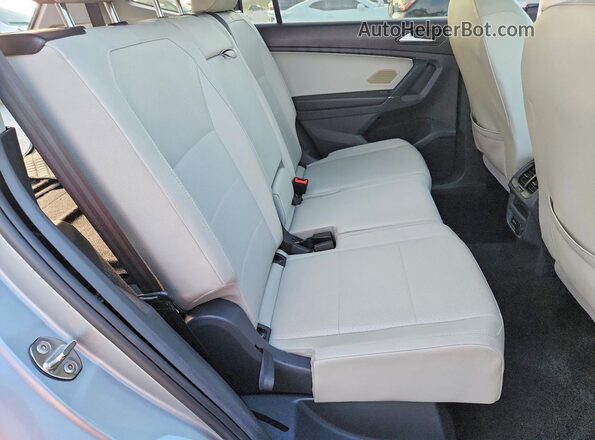 3VV3B7AX1LM092900 2020 VOLKSWAGEN TIGUAN Silver Սալոնի հետևի տեսք