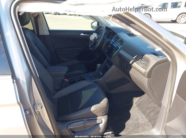 3VV3B7AX1MM090601 2021 VOLKSWAGEN TIGUAN Gray Вид салону спереду