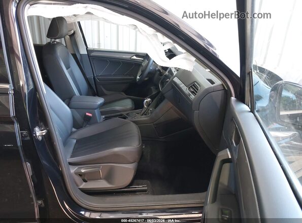 3VV3B7AX1NM082144 2022 VOLKSWAGEN TIGUAN Black წინა სალონის ხედი