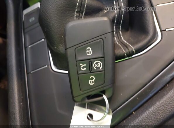 3VV3B7AX1RM115570 2024 VOLKSWAGEN TIGUAN White Vista del salpicadero