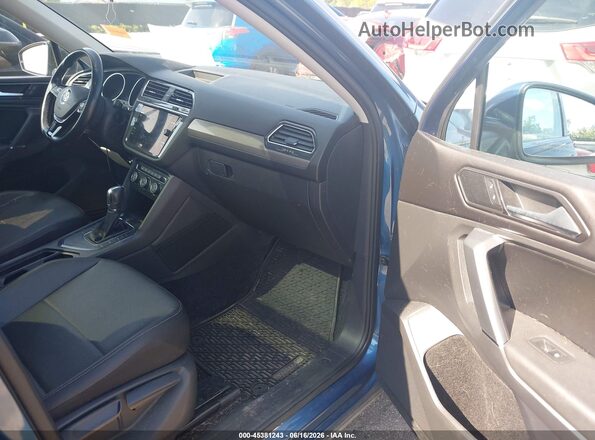 3VV3B7AX2JM109796 2018 VOLKSWAGEN TIGUAN Синий Вид салона спереди