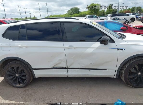 3VV3B7AX2MM002557 2021 VOLKSWAGEN TIGUAN Белый Вид задней части салона