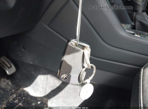 3VV3B7AX2MM002557 2021 VOLKSWAGEN TIGUAN Белый Вид панели приборов