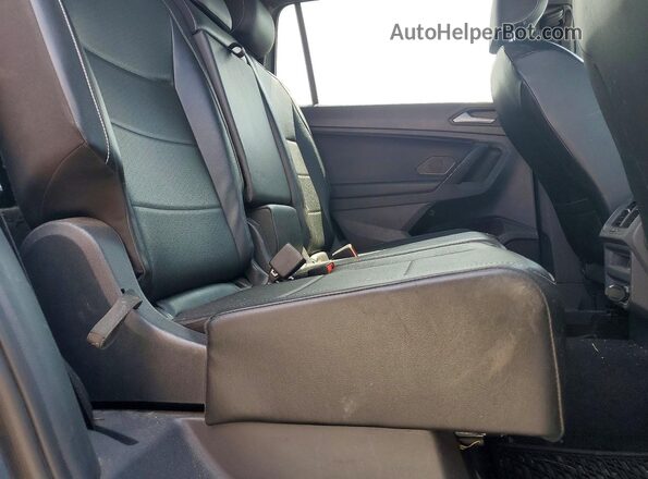 3VV3B7AX2MM117675 2021 VOLKSWAGEN TIGUAN Silver Vista interior trasera