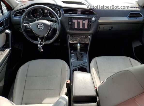 3VV3B7AX3JM021663 2018 VOLKSWAGEN TIGUAN Красный Вид панели приборов