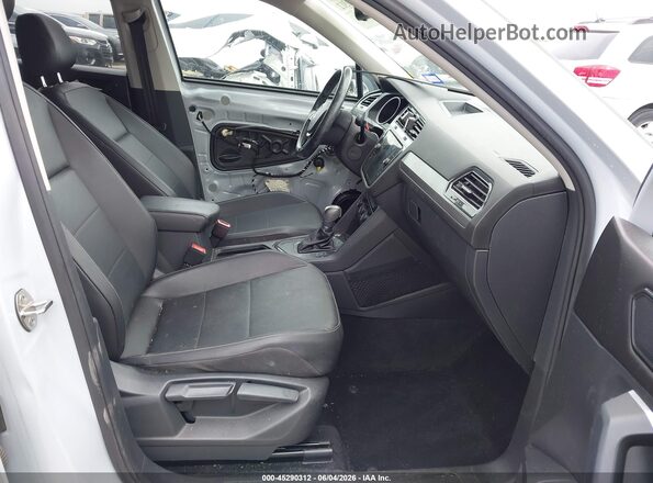 3VV3B7AX3JM091387 2018 VOLKSWAGEN TIGUAN Серый Вид салона спереди