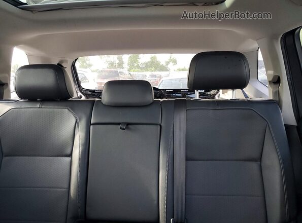 3VV3B7AX3JM185477 2018 VOLKSWAGEN TIGUAN Серый 
