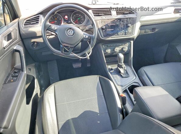 3VV3B7AX3JM185477 2018 VOLKSWAGEN TIGUAN Серый 