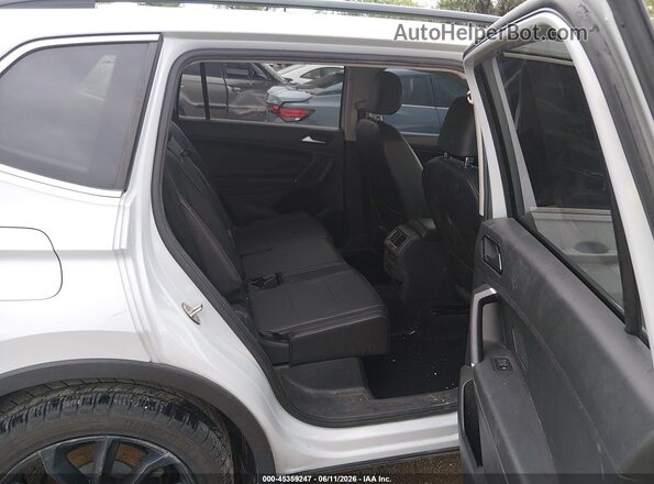 3VV3B7AX3JM188007 2018 VOLKSWAGEN TIGUAN Silver 
