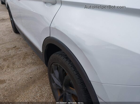 3VV3B7AX3JM188007 2018 VOLKSWAGEN TIGUAN Silver 