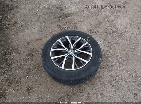 3VV3B7AX3KM005657 2019 VOLKSWAGEN TIGUAN White ხელსაწყოთა პანელის ხედი