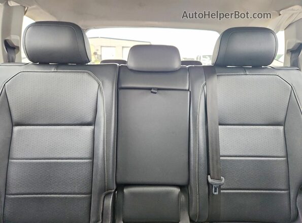 3VV3B7AX3MM105955 2021 VOLKSWAGEN TIGUAN Black Հետևի նստատեղերի տեսք