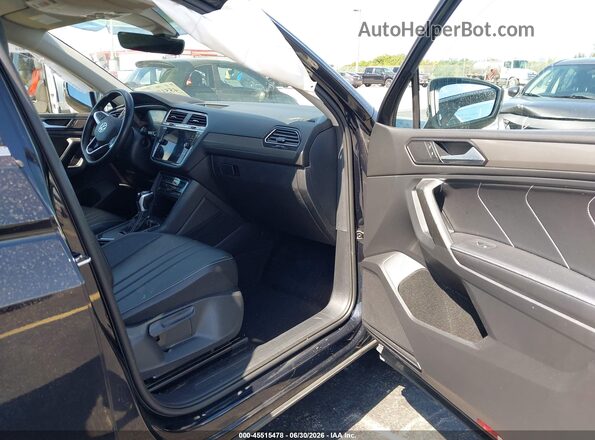 3VV3B7AX3PM115714 2023 VOLKSWAGEN TIGUAN Black Widok wnętrza z przodu