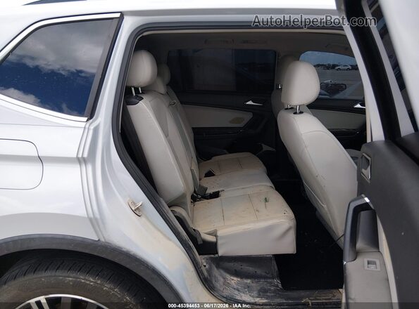 3VV3B7AX4JM008386 2018 VOLKSWAGEN TIGUAN Gray Widok naklejki z numerem VIN
