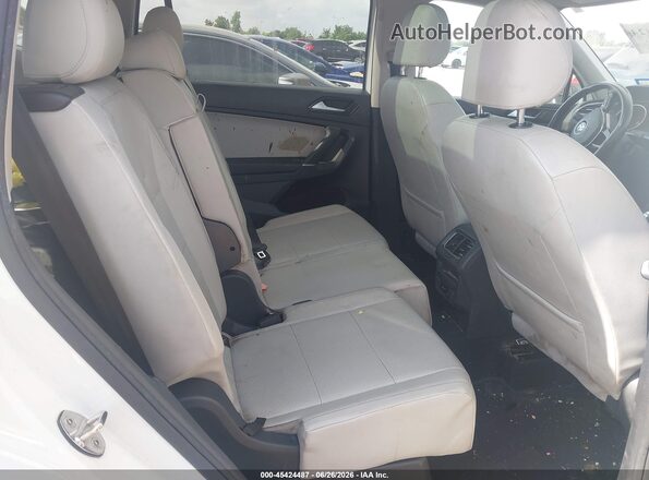 3VV3B7AX4JM015581 2018 VOLKSWAGEN TIGUAN White VIN sticker view