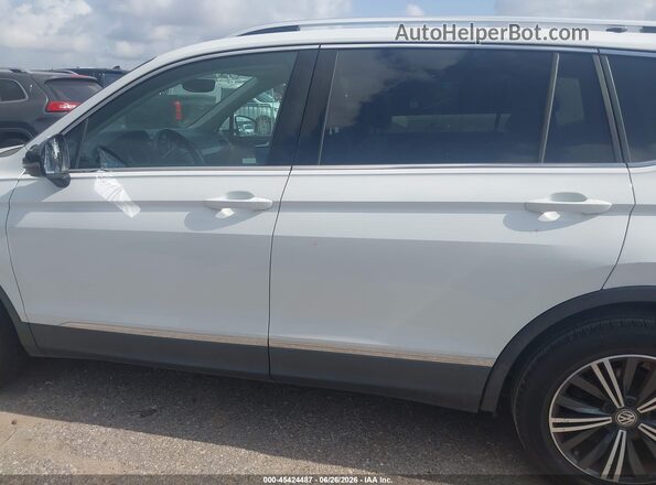 3VV3B7AX4JM015581 2018 VOLKSWAGEN TIGUAN White Rear interior view