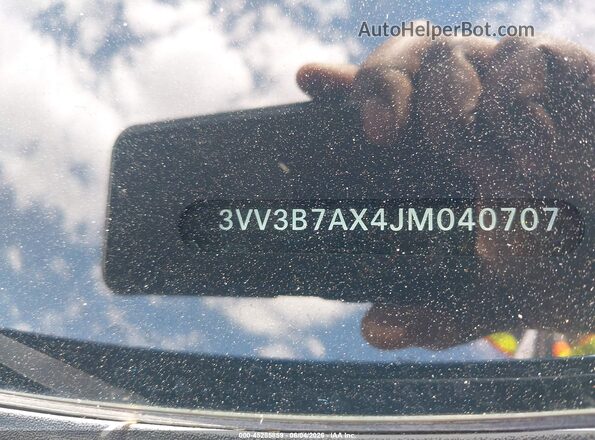 3VV3B7AX4JM040707 2018 VOLKSWAGEN TIGUAN Blue Engine compartment view